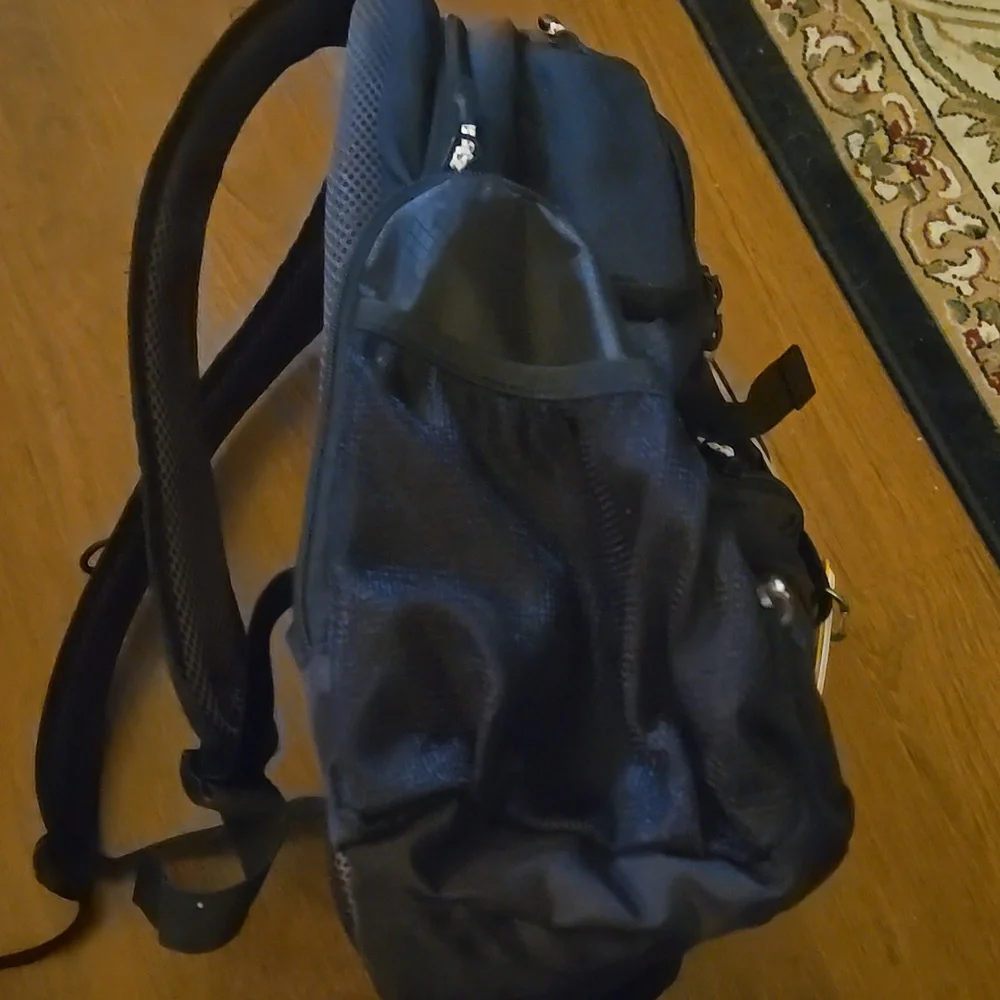 Magellan Black Backpack Red Trim XRay Friendly AirFlow Panel Excellent Condition